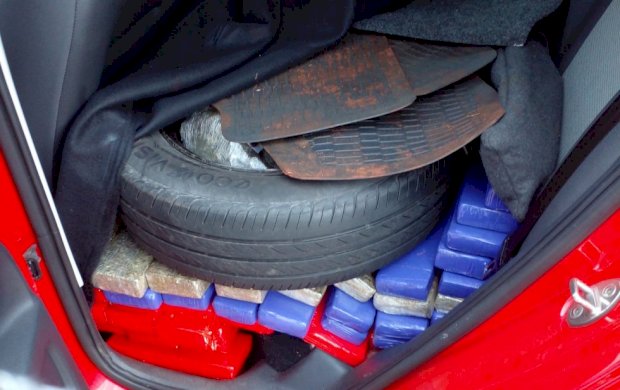 Polícia Militar em ação integrada com a PMR e Força Tática apreendeu mais de meia tonelada de drogas na MS-395, em Anaurilândia