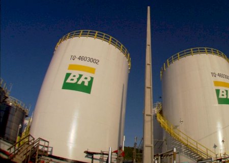 'Petrobras eleva em 4% preço da gasolina nas refinarias'