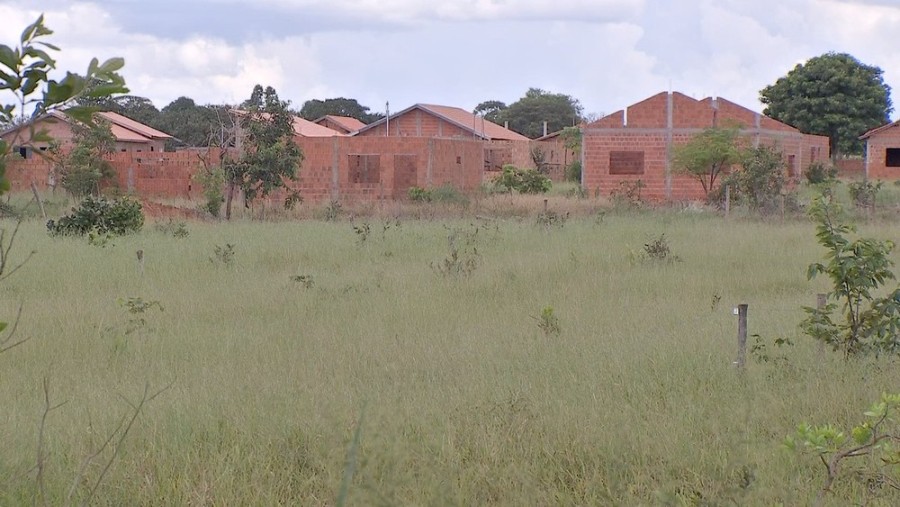 Justiça determina reintegração de posse de terrenos em loteamento clandestino instalado em assentamento