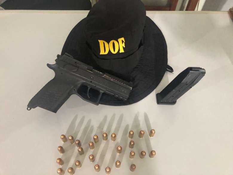 Deodápolis - Sem porte de arma, homem é preso ao ser flagrado com pistola