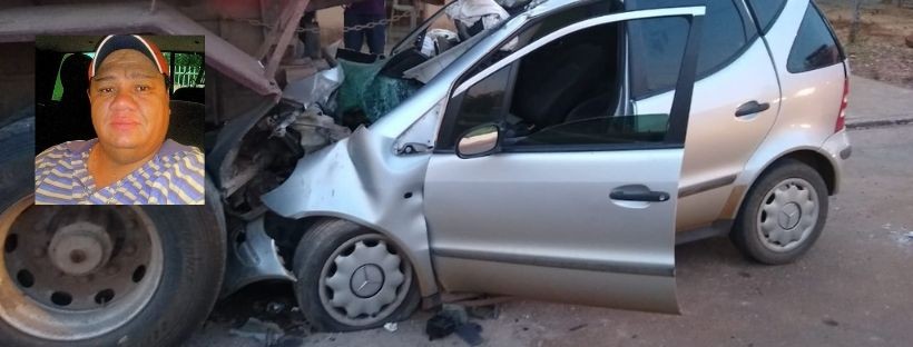 Motorista morre após bater Mercedes em caminhão parado