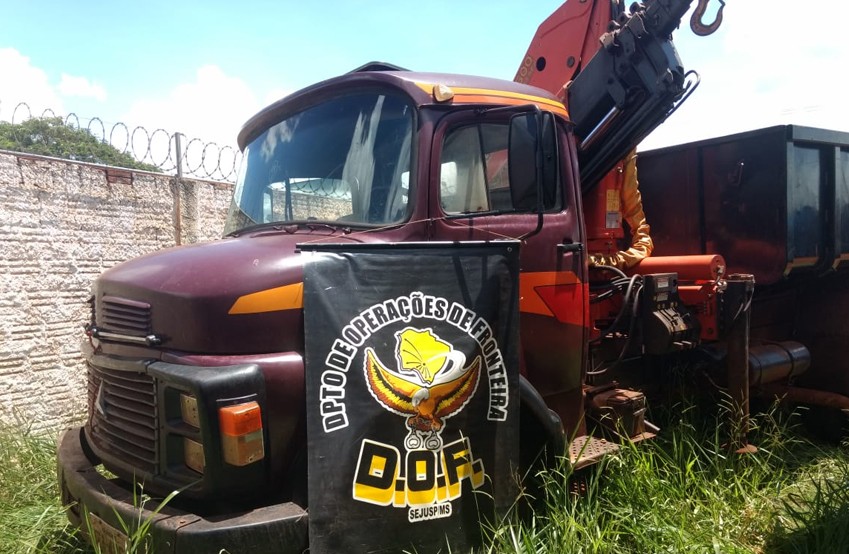 Quatro caminhões foram apreendidos pelo DOF