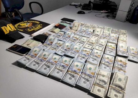Dupla é presa com 400 mil dólares em Dourados e polícia investiga negociação por drogas
