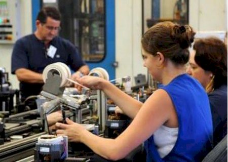 Falta de trabalhador qualificado afeta metade das indústrias no país