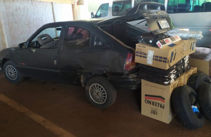 Quatro veículos foram apreendidos pelo DOF com produtos contrabandeados do Paraguai
