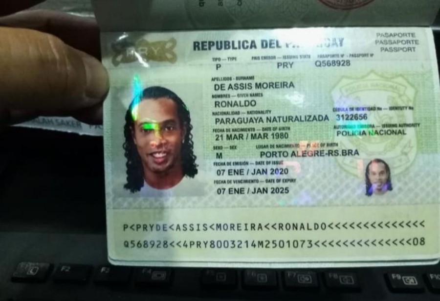 Ronaldinho Gaúcho, embaixador do turismo, é preso no Paraguai com passaporte falso