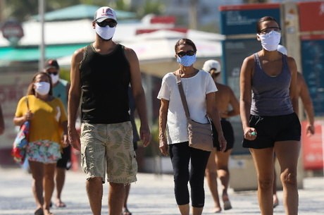 Brasil adota uso de máscaras como política de saúde pública