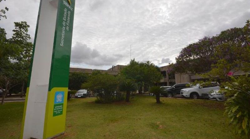 Queda na arrecadação deixa pagamento de servidores incerto