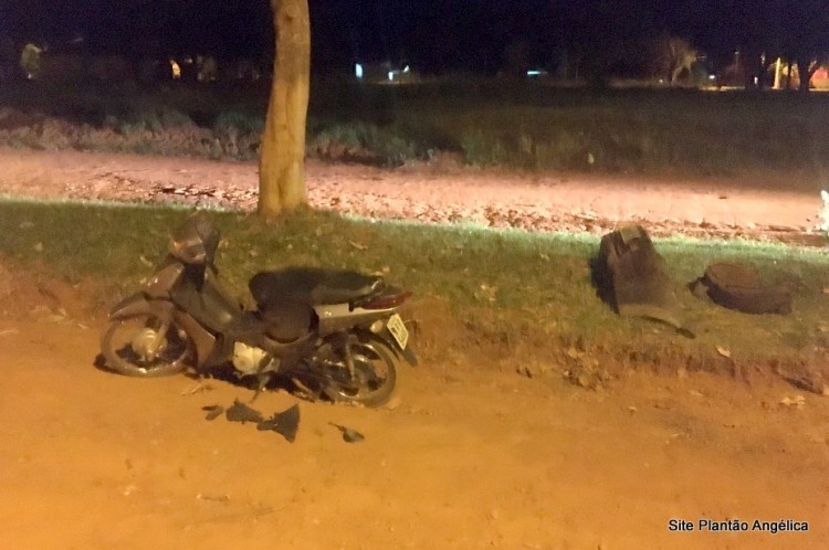 Angélica: Colisão entre carro e moto deixa motociclista ferida