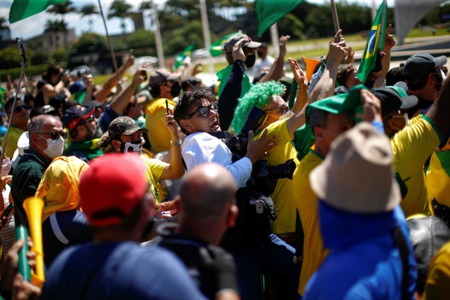 Bolsonaro volta a apoiar ato antidemocrático contra o STF e Congresso e Juristas, políticos e entidades reagem a nova participação de Bolsonaro em ato antidemocracia