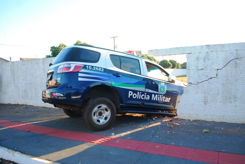 Bataguassu - Policiais sofrem acidente ao tentar abordar veículo suspeito de estar carregado drogas