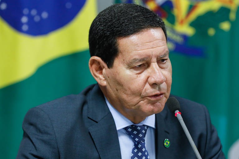Bolsonaro e Forças Armadas não anseiam ruptura institucional, diz Mourão