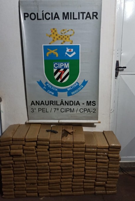 Polícia Militar apreende veículo carregado com 170 quilos de Maconha e prende o condutor por tráfico de drogas durante abordagem na Barreira Sanitária em Anaurilândia.