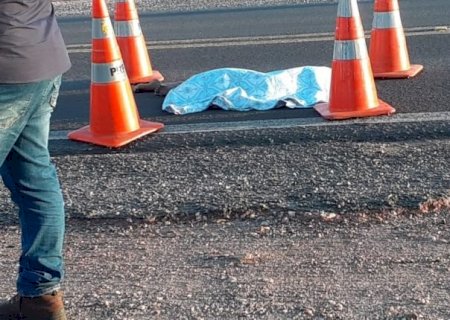 Menina de 7 anos morre atropelada ao atravessar estrada correndo para ver o pai