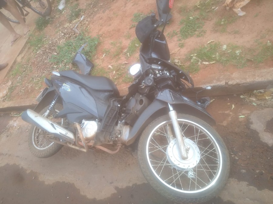 Ivinhema - Motociclista fica ferido na colisão entre carro e moto.
