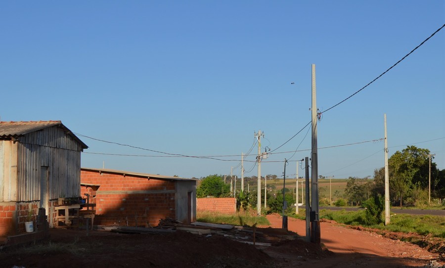LEGISLAÇÃO IMPEDE PREFEITURA DE NOVO HORIZONTE DO SUL DE REALIZAR A INSTALAÇÃO DE ILUMINAÇÃO PÚBLICA NO BAIRRO NOVO HABITAR