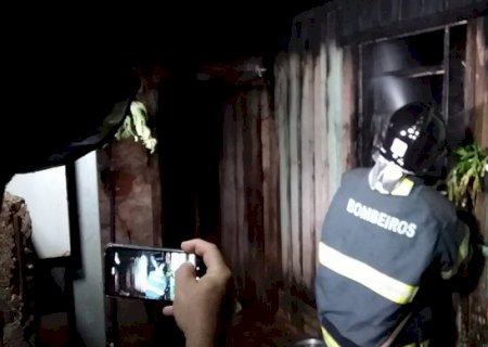 Morador morre em incêndio dentro de casa