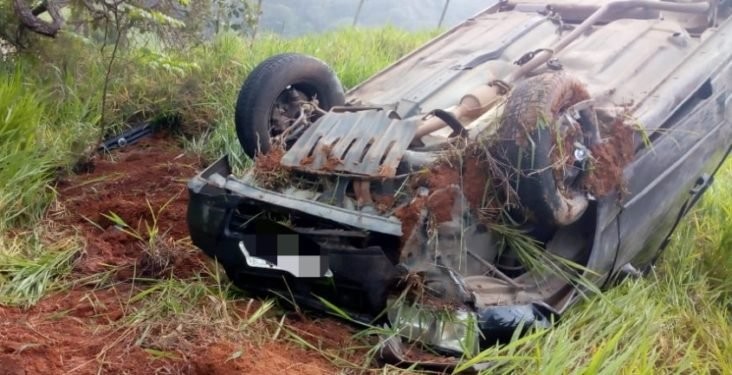 Motorista morre ao tentar ultrapassagem pelo acostamento e provoca acidente com mais 2 veículos