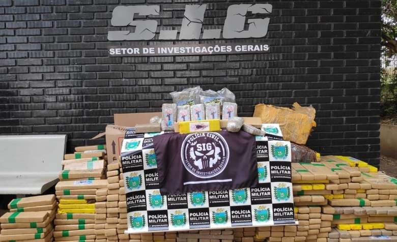 Maconha guardada nos fundos de igreja usada de \'entreposto do tráfico\' totaliza 980 kg