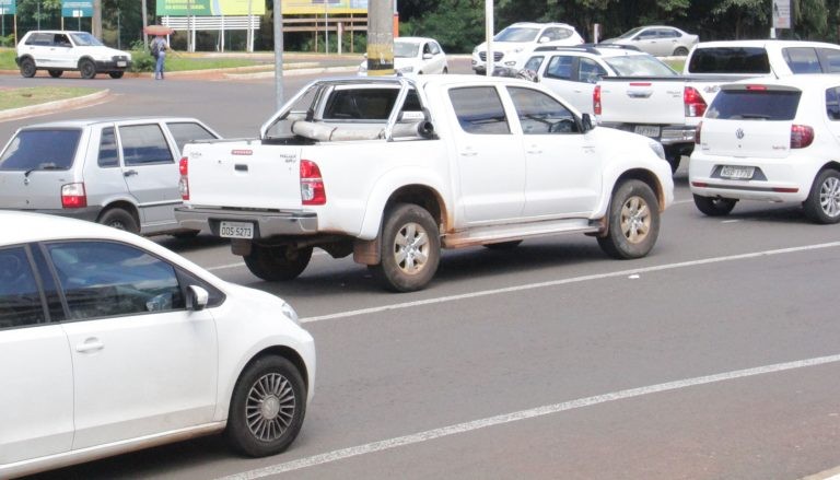 Mais de 100 mil veículos com placa final 9 precisam ser licenciados até esta quarta-feira