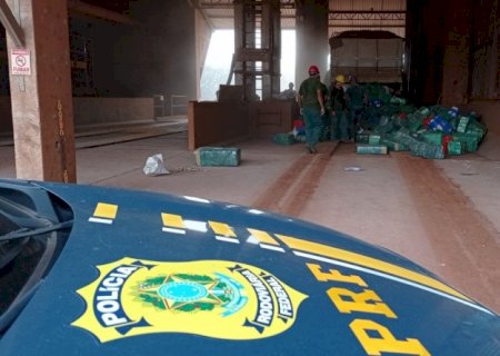 PRF apreende 11 toneladas de maconha, prende quadrilha e fecha o entreposto da droga em Dourados
