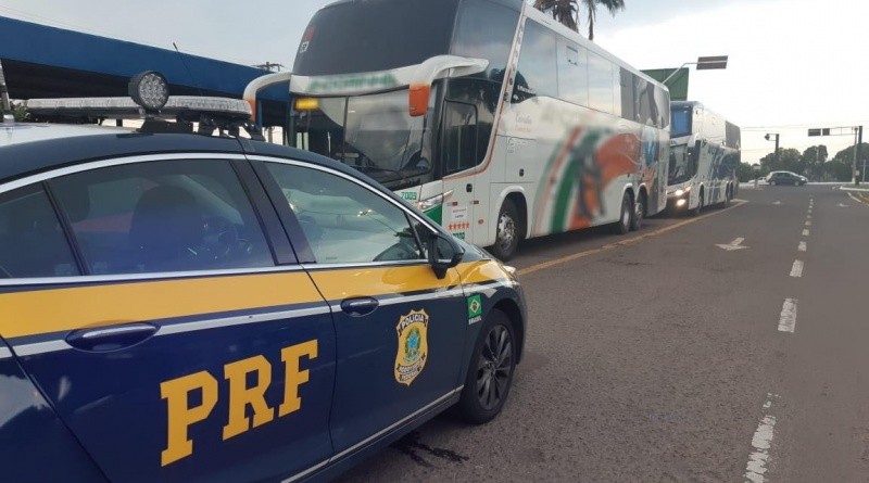 PRF intercepta comboio de seis ônibus com 224 bolivianos que entraram irregularmente no país