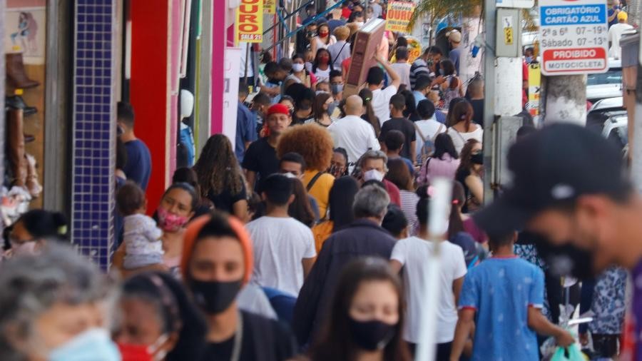 Sem restrições a festas, infectologistas preveem \'bomba-relógio\' em janeiro.