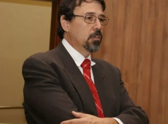 Juiz da Vara Criminal de Dourados morre de infarto em São Paulo
Diego Alves Em 23h55 - 22/12/2020