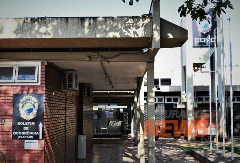 Advogado é preso após erguer vestido de mulher e filmar enquanto ela dormia