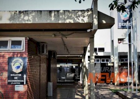 Advogado é preso após erguer vestido de mulher e filmar enquanto ela dormia