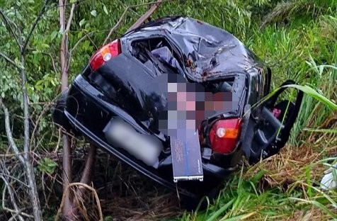Criança de 6 anos morre após motorista perder controle e carro capotar na MS-178