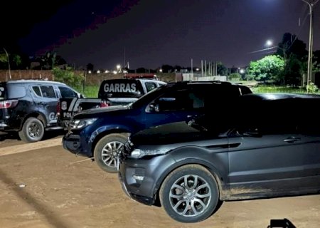 Polícia descobre casa do PCC na fronteira e confronto tem 8 mortos e fuzis apreendidos