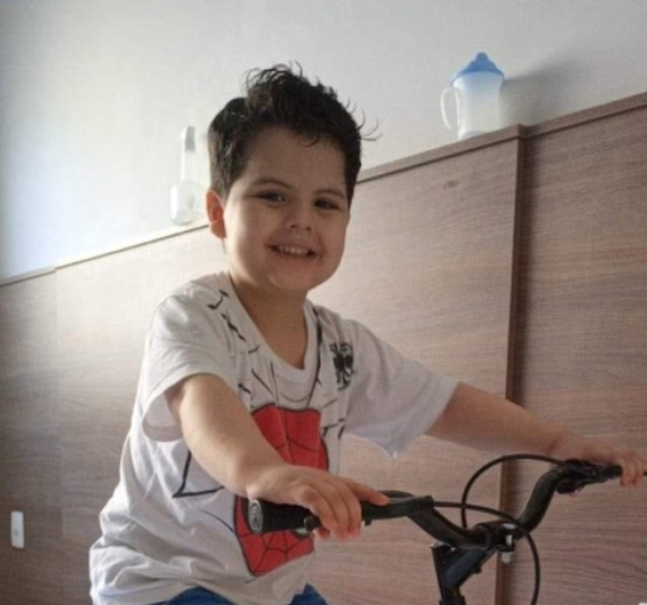 Morre menino com leucemia que buscava doador de medula óssea; irmão gêmeo também não resistiu à doença