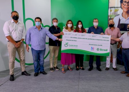 Sicredi Centro-Sul MS entrega doação para Hospital de Amor em Dourados
