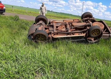 Veiculo com placas de Angélica   capota na MS-141 e sai  da pista e menina de 9 anos morre .
