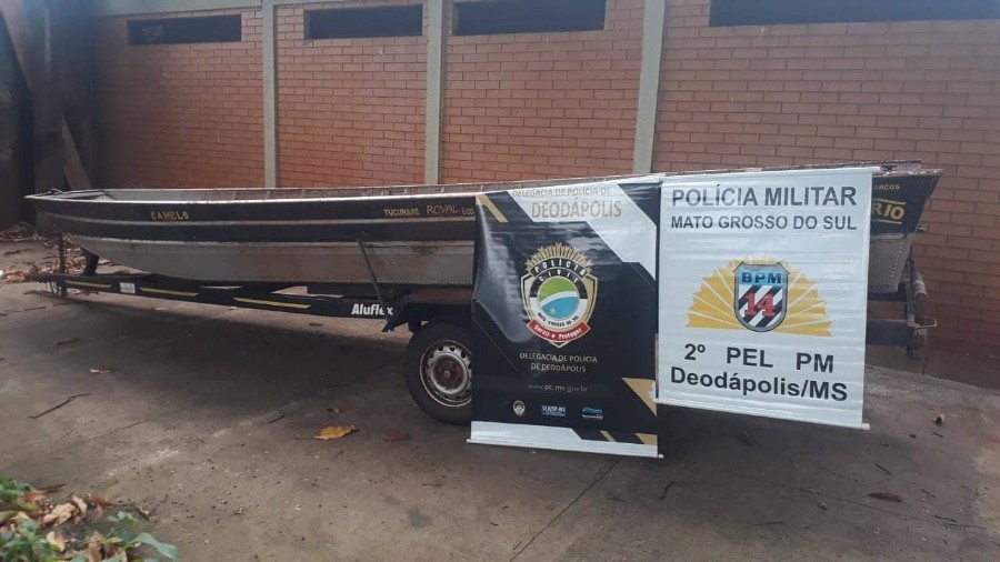 Em ação conjunta PM e PC recuperam barco furtado em Sítio de Deodapolis.
