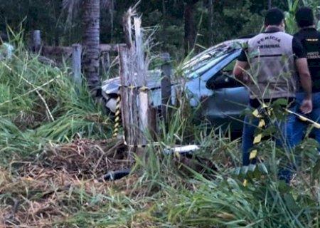 Vítima de acidente na MS-450 morre após perder controle do carro e colidir com árvore