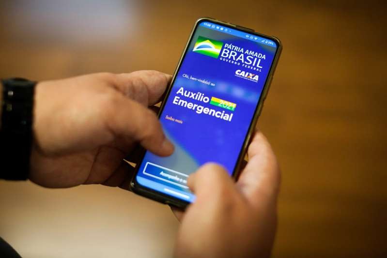 Nascidos em dezembro começam a receber auxílio emergencial nesta 6ª feira