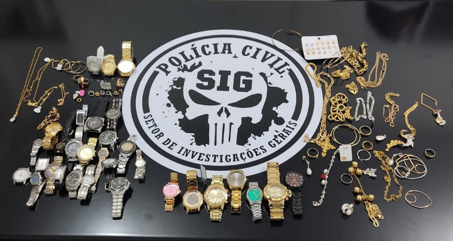 Polícia Civil prende 7 pessoas em flagrante e apreende arma, munições, drogas e joias