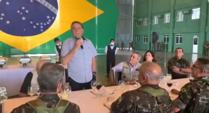 Bolsonaro volta a dizer que usará Forças Armadas contra restrição