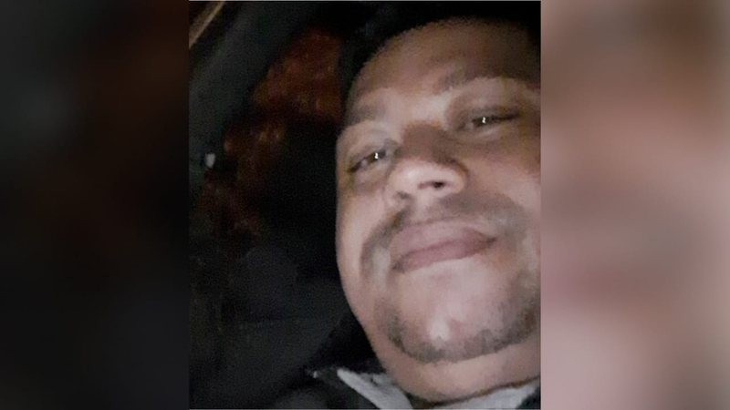 Namorado atira contra mulher que é encontrada em garagem por padrasto