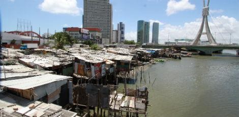 Meio milhão de mortes por Covid carrega marca da desigualdade do Brasil