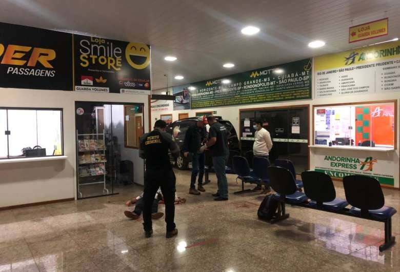 Vídeo mostra momento em que homem é morto a tiros dentro de terminal rodoviário em Nova Alvorada do Sul