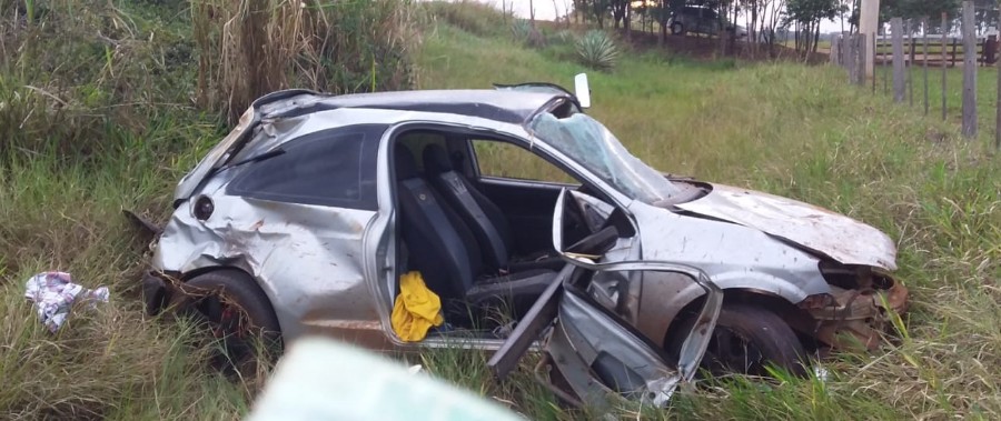 Capotamento deixa um homem morto na região de Anaurilândia