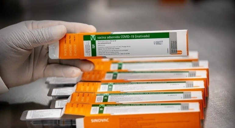 Butantan anuncia estudo de vacina única para gripe e covid-19