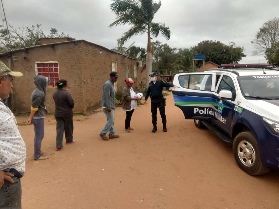 8° Batalhão da Polícia Militar entrega mais de 500 cobertores na região do Vale do Ivinhema