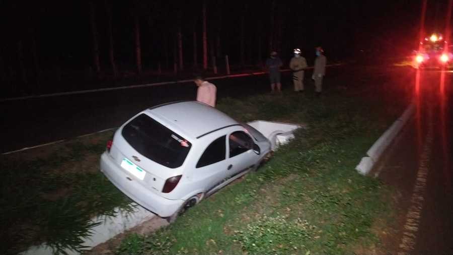 Veículo cai em valeta na MS-134, entre Nova Andradina e Batayporã