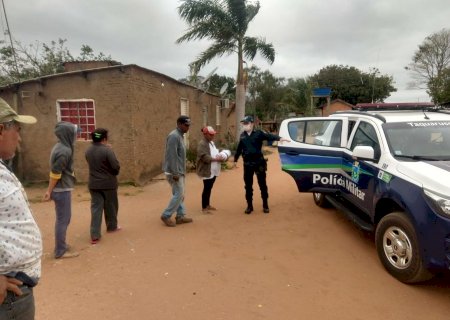8° Batalhão da Polícia Militar entrega mais de 500 cobertores na região do Vale do Ivinhema
