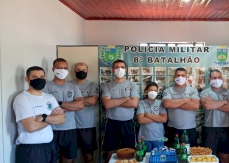 Policiais Militares do 8° BPM surpreendem criança com festa de aniversário
