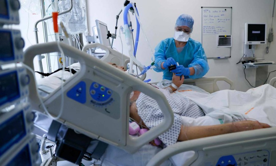 Metade dos internados por Covid-19 tem sintomas após um ano